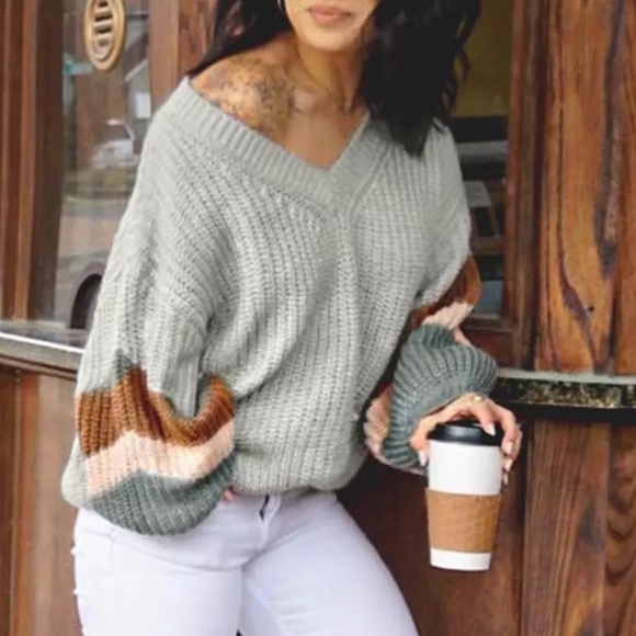 Billow sleeve V-Neck Sweater - Picture 2 of 5